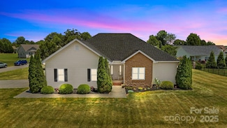 104 Castle Pines Ln, Statesville, NC 28625