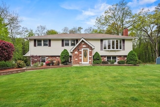 41 Lancaster Dr, Tewksbury, MA 01876