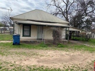 540 E 1st St, Cross Plains, TX 76443