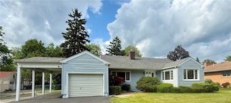 8946 Rivershore Dr, Niagara Falls, NY 14304