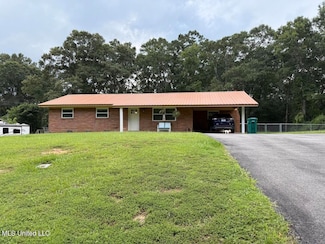 916 College Ave E, Wiggins, MS 39577