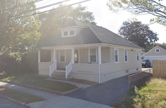 152 5th Ave Unit 2nd Floor, Bay Shore, NY 11706