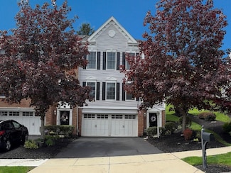 937 Montclair Dr, Coraopolis, PA 15108