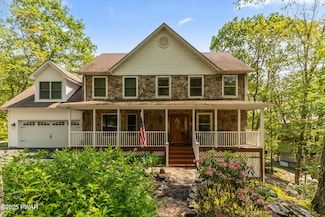 119 Canoe Brook Dr, Lords Valley, PA 18428