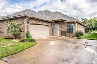 1933 NW 157th St, Edmond, OK 73013