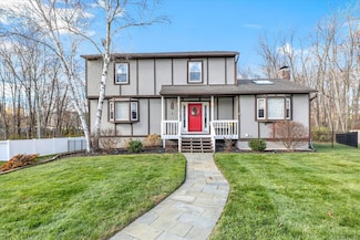 26 Woodridge Rd, West Haven, CT 06516