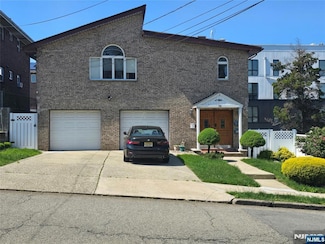 70 W Edsall Ave, Palisades Park, NJ 07650