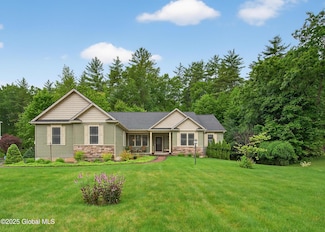 6 Corinne Ct, Saratoga Springs, NY 12866