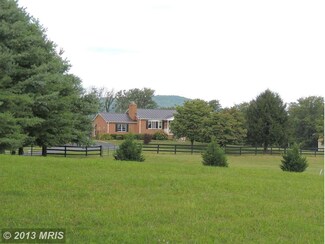 9490 Walsingham Ln, Marshall, VA 20115