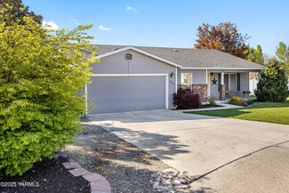 1115 Reo Dr, Zillah, WA 98953