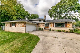 1027 Joy Oval, Seven Hills, OH 44131