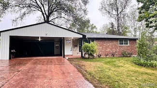 8517 Walton Woods Ct, Saint Louis, MO 63114