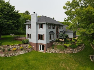 936 Broken Bow Ct, Delafield, WI 53018