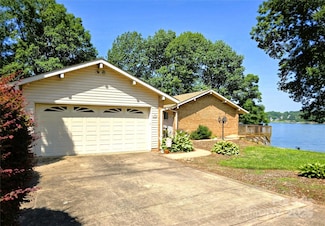 160 Quail Hollow Dr, Kings Mountain, NC 28086