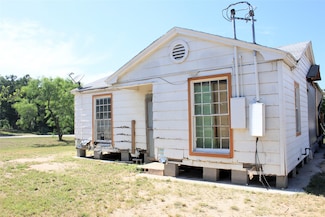 501 E Church St, San Saba, TX 76877