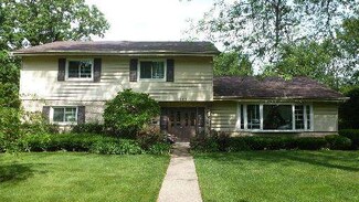 155 Carlisle Ave, Deerfield, IL 60015