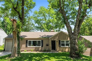 7511 Rainbow Dr, Prairie Village, KS 66208