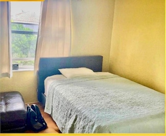 872 NW 130th Ave, Pembroke Pines, FL 33028