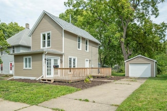 1519 E 13th St, Des Moines, IA 50316
