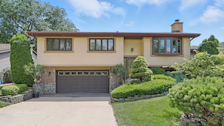 953 W Surrey Rd, Addison, IL 60101