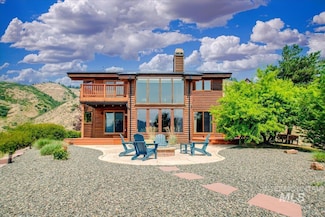 77 Golden Eagle Dr, Boise, ID 83716