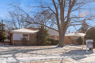 8317 N Washington St, Niles, IL 60714