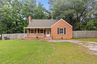 212 N Roberts St, Raeford, NC 28376
