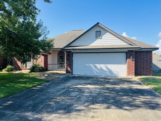 106 Hancock St, Clute, TX 77531