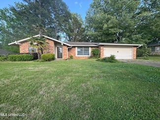 210 Swan Lake Dr, Jackson, MS 39212