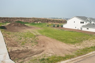 2012/2016 Prairie Hawk Dr, Bismarck, ND 58503