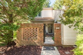39 Bloomsbury Ct, Chapel Hill, NC 27517