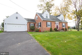 13 Londonvale Rd, Gordonville, PA 17529