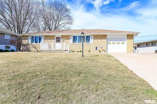 2617 W Greenbrier Ln, Peoria, IL 61614