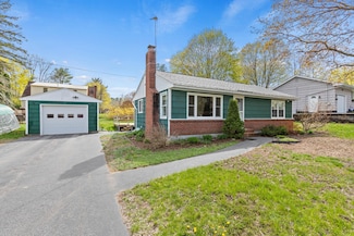 18 Grant St, Springvale, ME 04083