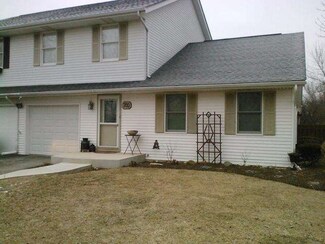 700 N View St, Hinckley, IL 60520