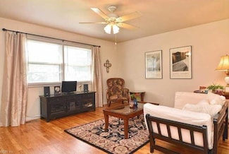 160 Bret Harte Dr, Newport News, VA 23602