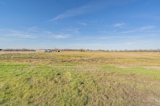 405 E Vaughn Rd, Cleburne, TX 76031