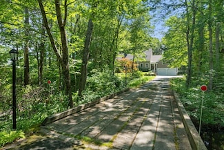 2 Woodcrest Dr, West Newbury, MA 01985
