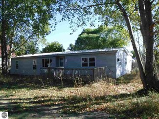 932 Lincoln Ave, Elberta, MI 49628