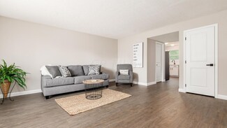 1045 Oxford Dr N, Pataskala, OH 43062