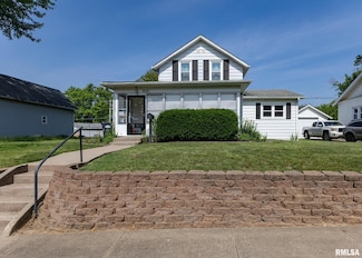 3020 Cleveland St, Clinton, IA 52732