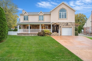 1023 Maple Ln, New Hyde Park, NY 11040