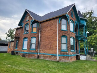 662 Highland Ave, Benton Harbor, MI 49022