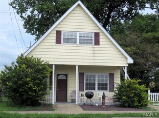 27 N Main St, Wood River, IL 62095