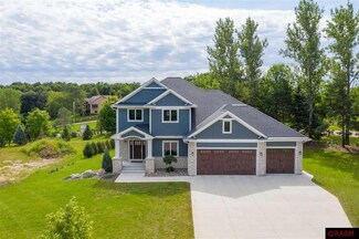 1001 1001 Applewood Ct, Mankato, MN 56001