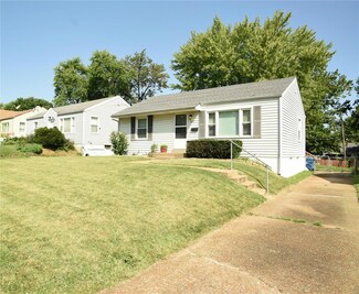 9815 Lullaby Ln, Saint Louis, MO 63114