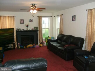 12523 Capstone Dr, Hagerstown, MD 21740