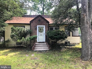 41 Spring Lake Dr, Clementon, NJ 08021