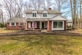219 Wintergreen Hill Dr, Painesville Township, OH 44077