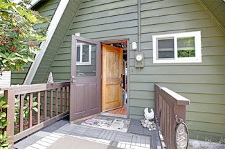 979 Cavalero Rd, Camano Island, WA 98282